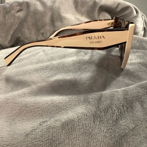 Prada sunglasses. Prescription but original lenses included. - Picture 4 of 15